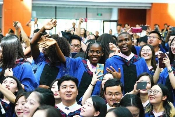 2019年中国传媒大学校长毕业致辞：行稳致远，做一个幸福奋斗的传媒人