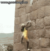 美女倒立攀岩的gif动态图片